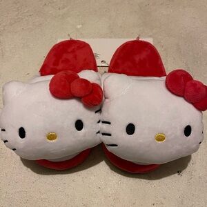 Hello Kitty slippers NWT